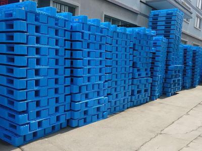 常見(jiàn)的藍(lán)色塑料托盤(pán)